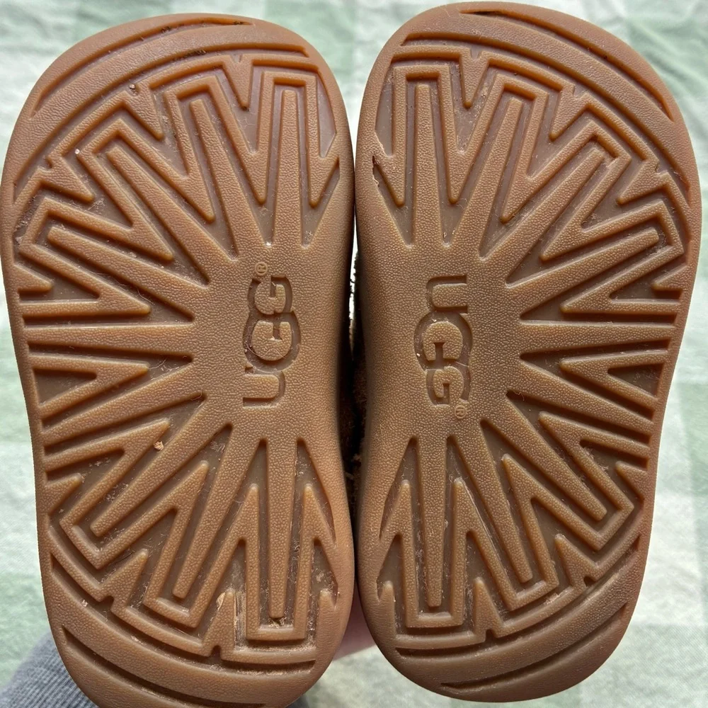UGG Baby 4/5 Kristjan Chukka Chestnut Tan Suede Zip-Up Booties Walkers Boots